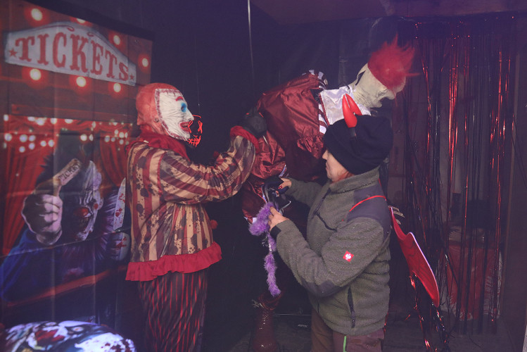 Spinnenweben, Zombies und Hexenkunst: KURT zeigt Euch, wo sich an Halloween im Landkreis Gifhorn gegruselt wurde