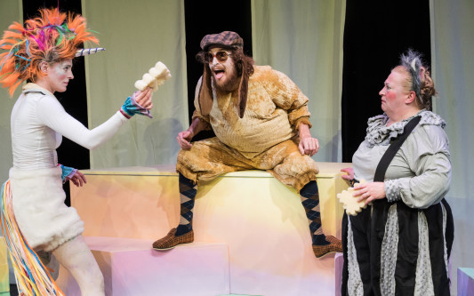 Stück von Marc-Uwe Kling: Eine Ode an die Engstirnigkeit mit dem 