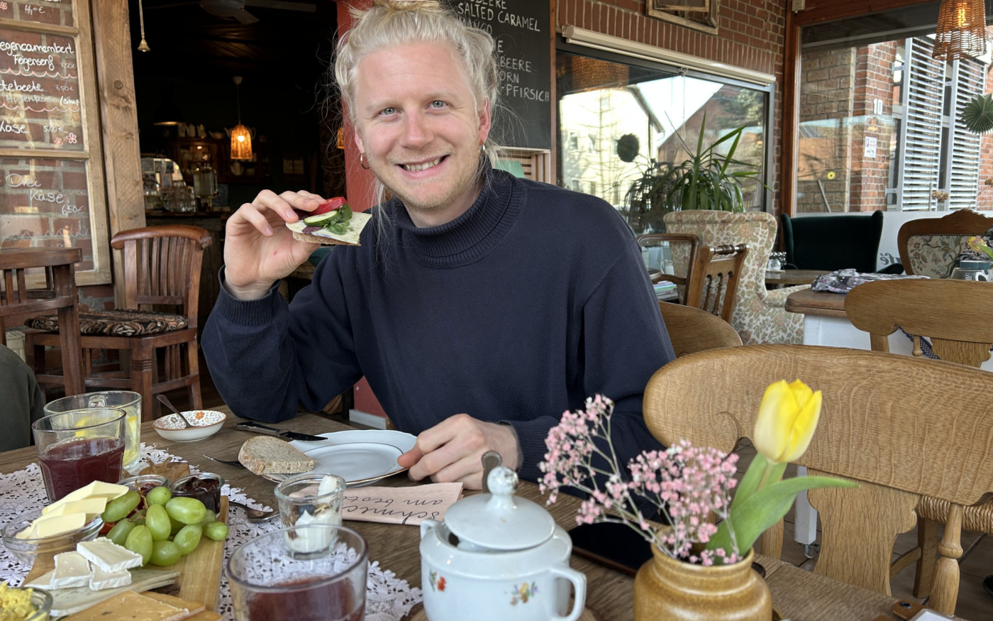 Tafeln wie zu besten Zeiten des Biedermeier: Das Kleine Café auf dem Lande in Rethen verzückt beim Gastro-Test