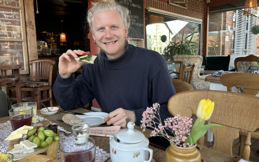 Tafeln wie zu besten Zeiten des Biedermeier: Das Kleine Café auf dem Lande in Rethen verzückt beim Gastro-Test