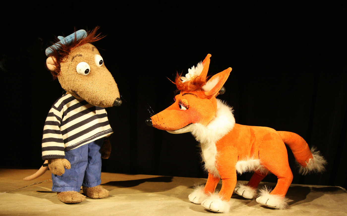 Theater für Kids in der Stadthalle: Eliot und Isabella lösen einen mysteriösen Kriminalfall im Finsterwald