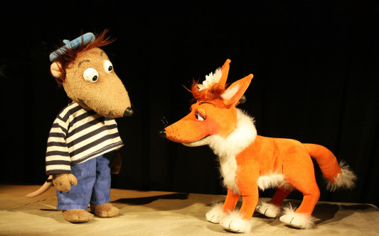 Theater für Kids in der Stadthalle: Eliot und Isabella lösen einen mysteriösen Kriminalfall im Finsterwald