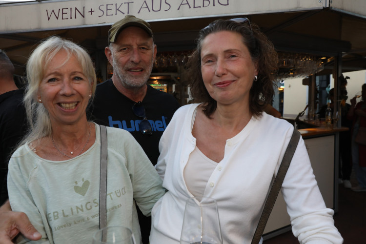 Volle Gläser, beste Stimmung: KURT zeigt die schönsten Fotos vom Gifhorner Weinfest