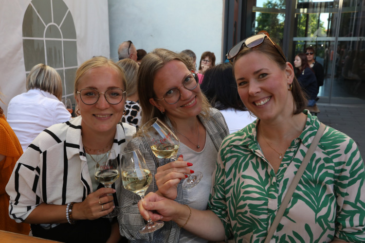 Volle Gläser, beste Stimmung: KURT zeigt die schönsten Fotos vom Gifhorner Weinfest