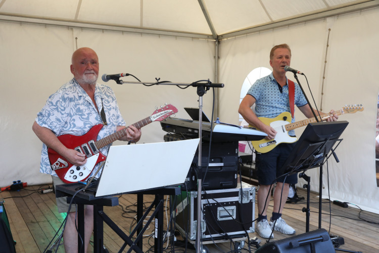 Volle Gläser, beste Stimmung: KURT zeigt die schönsten Fotos vom Gifhorner Weinfest