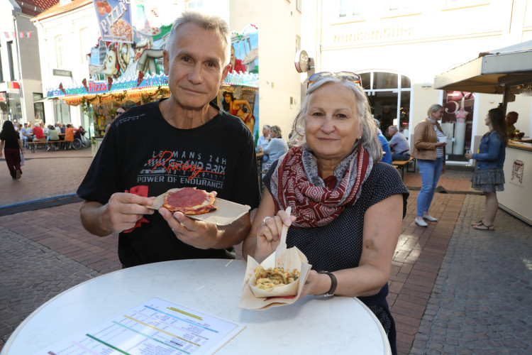 Volle Gläser, beste Stimmung: KURT zeigt die schönsten Fotos vom Gifhorner Weinfest