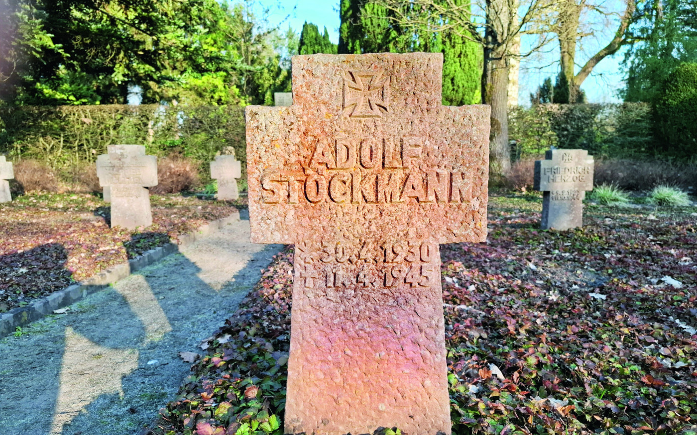 Weiße Bettlaken, brennende Akten: Acht Todesfälle sind in den Sterbebüchern der Stadt für den 11. April 1945 dokumentiert