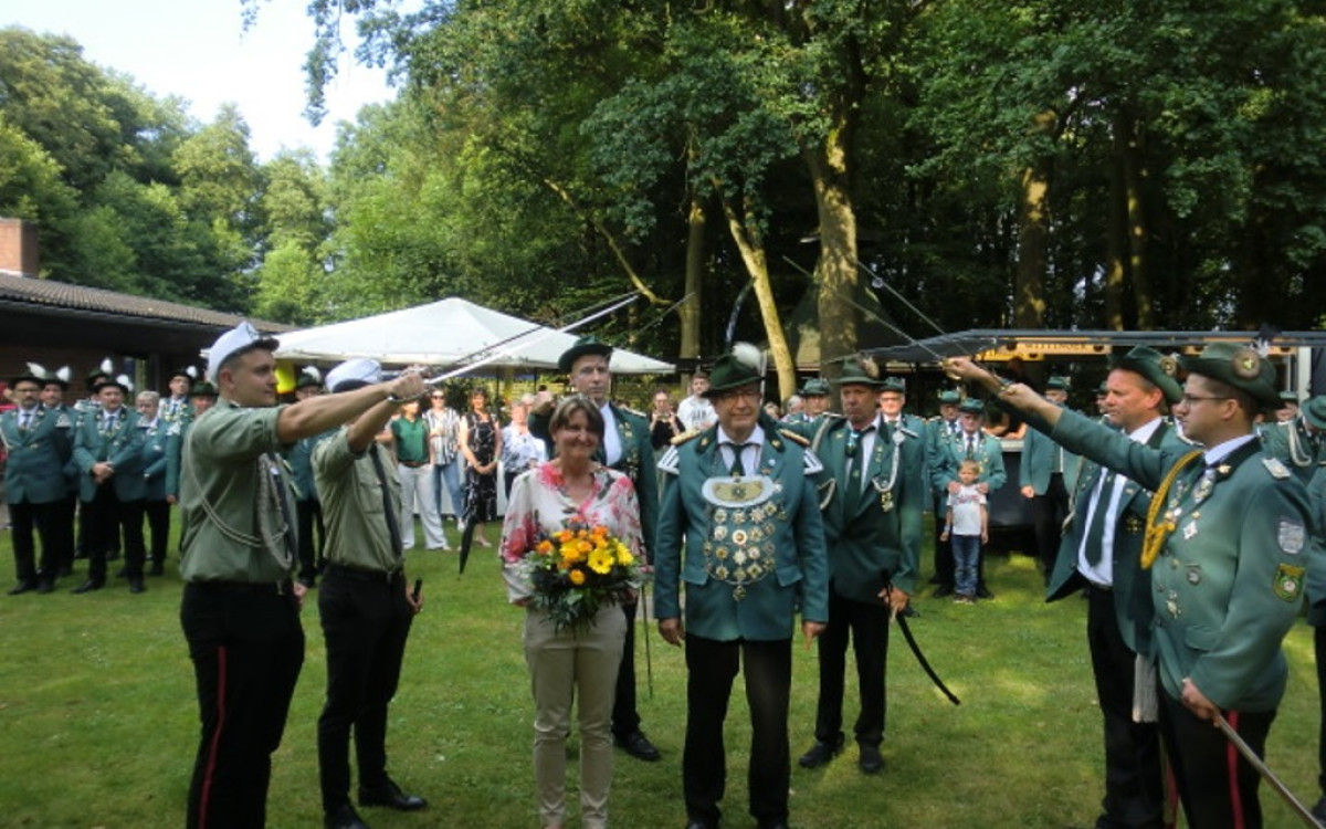 Wer wird Nachfolger von König Bernhard Plaster? Ab 25. Juli ist Schützenfest in Radenbeck