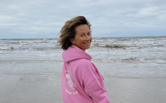 Wie ein kurzer Urlaub vom Trubel des Alltags: In ihr Meer Yoga Studio in Gifhorn lädt Kerstin Proske zu „Me(e)hr als Yoga“ ein