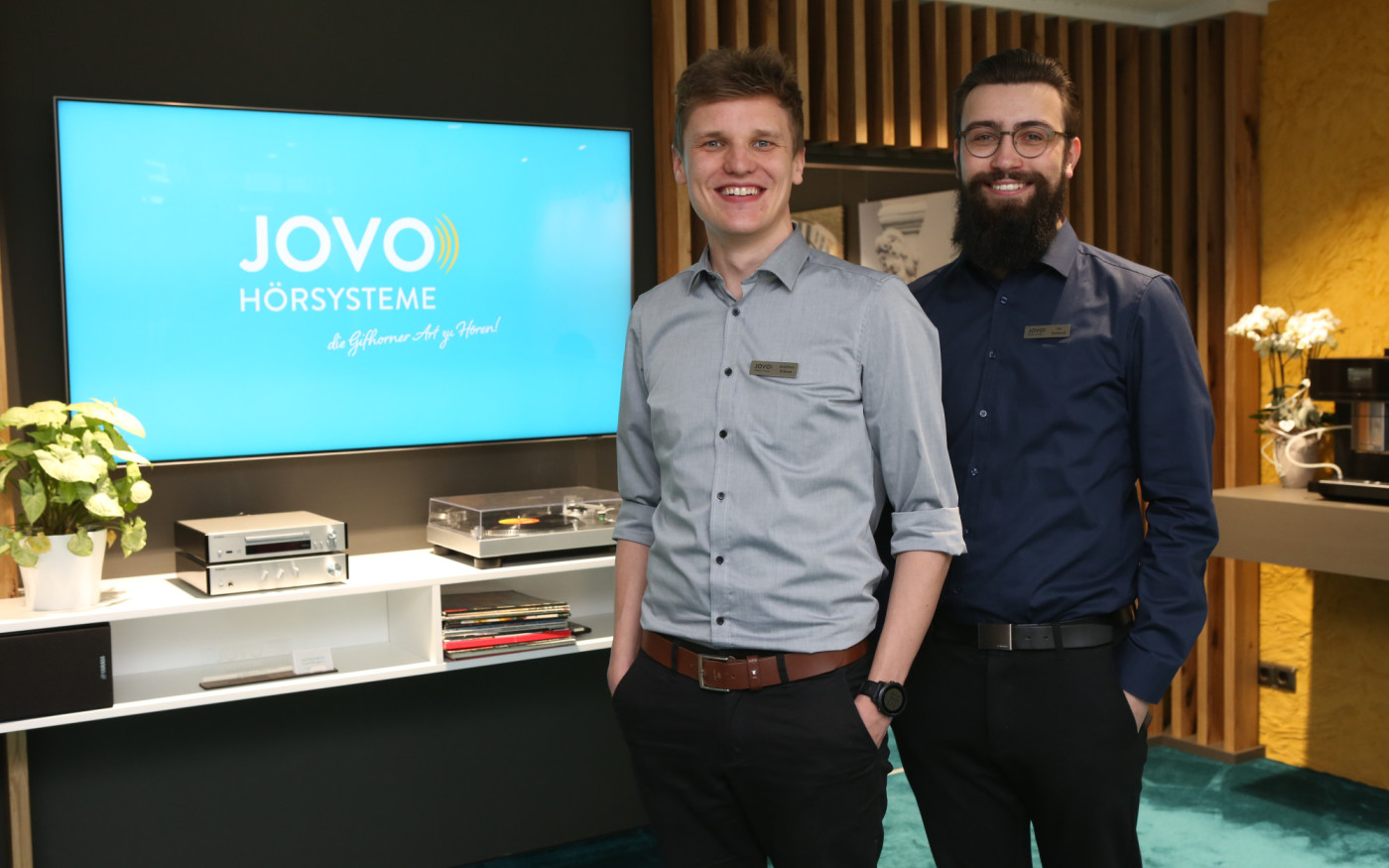 Wissenswertes bei Instagram und Facebook: JOVO Hörsysteme verstärkt seine Infokanäle und klärt online über das Hören auf