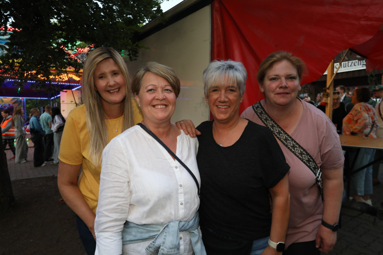 Zieht Euch unbedingt diese KURT-Fotogalerie rein: Frank Nehrig regiert die Wesendorfer Schützen