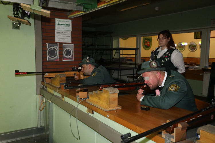 Zieht Euch unbedingt diese KURT-Fotogalerie rein: Frank Nehrig regiert die Wesendorfer Schützen