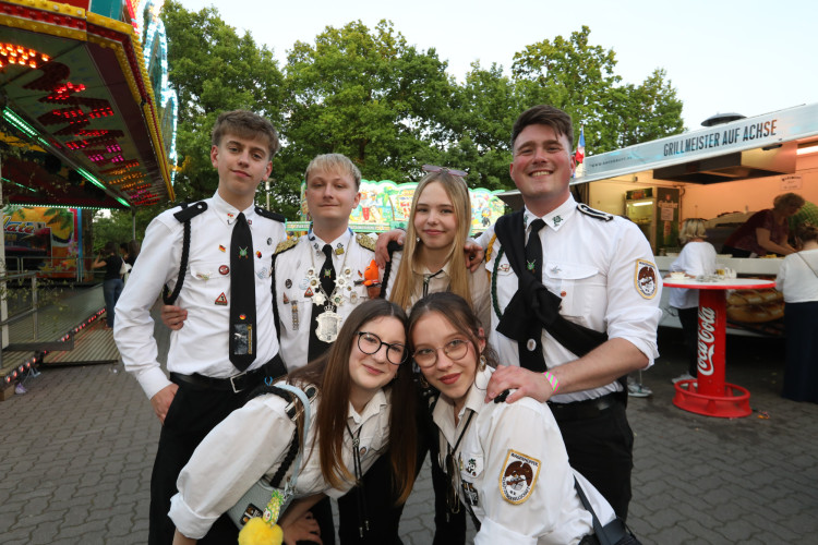 Zieht Euch unbedingt diese KURT-Fotogalerie rein: Frank Nehrig regiert die Wesendorfer Schützen
